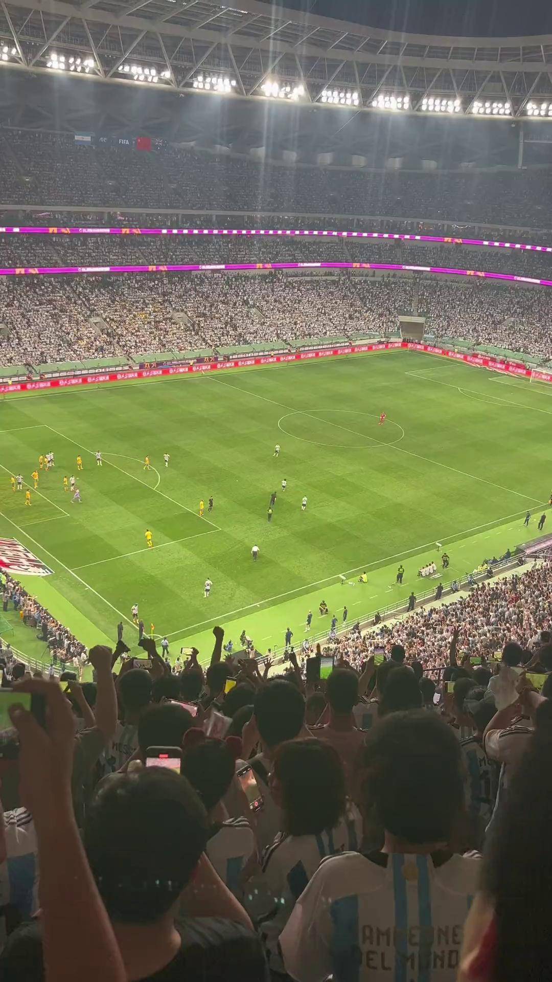 波尔多俱乐部球迷纷纷前往球场观战的简单介绍